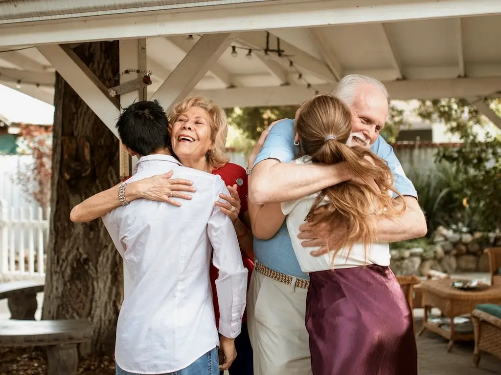 couple meeting and greeting parents | HappyLifeCry